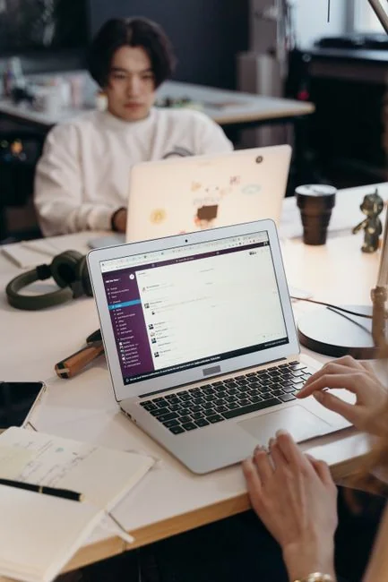 about-us A contemporary workspace showcasing a laptop, tablet, and smartphones, ideal for tech and freelance use.